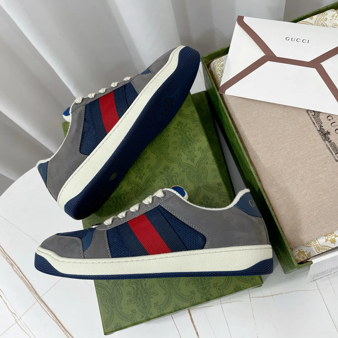 Ex-factory price: 540💰 GUCCI Gucci's newly upgraded back cover lining, top-notch old dirty shoes, classic casual sports shoes for couples, retro sneakers and old G family dirty shoes, updated at the counter simultaneously! ①The shoe upper has the same water-based edge coating process as the original version⚠️The ordinary oil edges on the market have a strong glue feel and are easy to fall off! Grade A first-layer nubuck leather (with pores)/matching computer embroidered double G cloth, high-density terry velvet lining. ② A PVC transparent small round mark sealing line is added to the details of the midsole. The mold is opened six times and the jewelry craftsmanship is used to customize the two-color double G buckle, striving to be the same as the original version. A pair of buttons is more than three times more expensive than ordinary buckles on the market. ③An old two-color washable label, the chip is placed on the outer waist of the right foot, the entire shoe is completely hollowed out with rubber technology, TUP material (rubber to distinguish the market) with the latest green packaging from the counter, 3D printed handbag, and a pair of shoelaces. There is no pressure when entering and exiting the counter. You can buy a 1:1 accurate replica of the original version and modify and upgrade it repeatedly. The details are perfectly restored, the materials are all customized, and they are truly top-notch. Please look at the details clearly to identify the quality. Upper: First-layer frosted cowhide/embroidered double G cloth. Lining: original high-density velvet lining. Foot pads: original pearlescent sheepskin. Outsole: private molded vacuum TPU material. Packaging: original top-grade full set packaging at the counter. Shoe size: women's size 35-40, men's size 39-44 (men's size 38, 45🉑️customized, non-returnable)